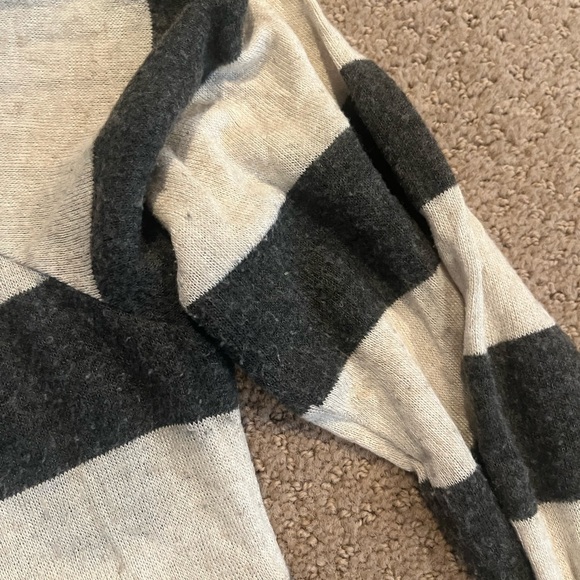 Women’s Striped Hooded Pullover Sweater. Size L. - Picture 5 of 5